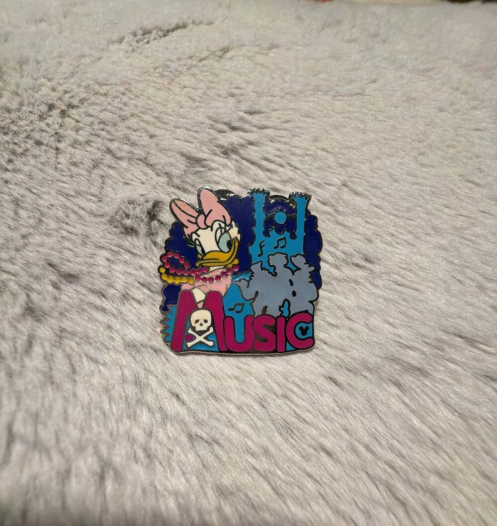 Disney Daisy Duck Music Hidden Mickey Dreams Collection Pin